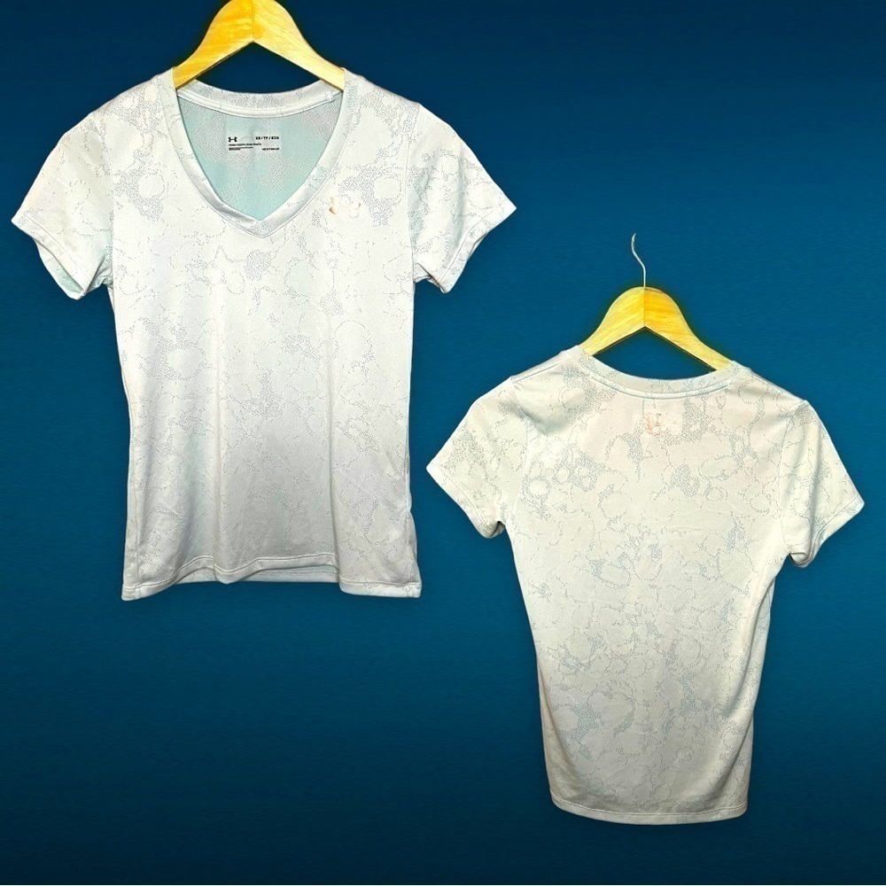 Under armour light blue v-Neck loose fit, heatgear shirt, size x-Small